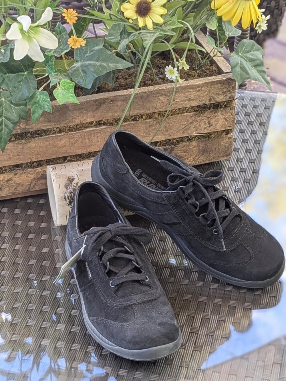 NWT: Womens Mephisto Black Nubuck Runoff Walking Shoes - Size 8